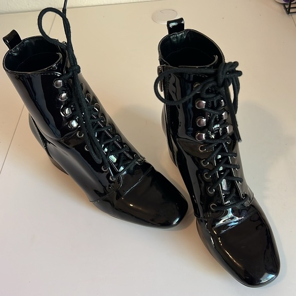 ANNE KLEIN • Women’s Shiny Black Leather Lace Up Booties Boots Shoes - Picture 11 of 11